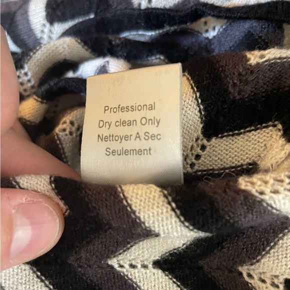 ALICE + OLIVIA black, gray and white chevron balloon sleeve wool sweater dress - Picture 7 of 9